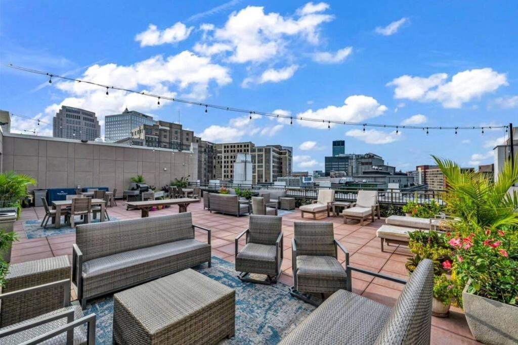 2Br Unit In The Heart Of Dt With View Of Playhouse Square, Pool & Gym Access- 305 Apartment คลีฟแลนด์ ภายนอก รูปภาพ