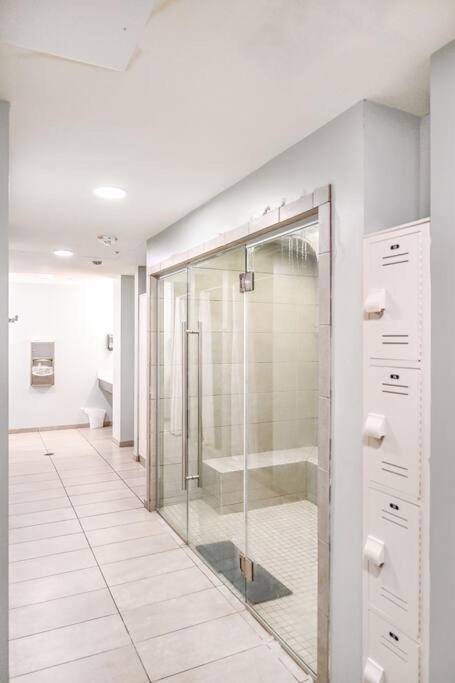 2Br Unit In The Heart Of Dt With View Of Playhouse Square, Pool & Gym Access- 305 Apartment คลีฟแลนด์ ภายนอก รูปภาพ