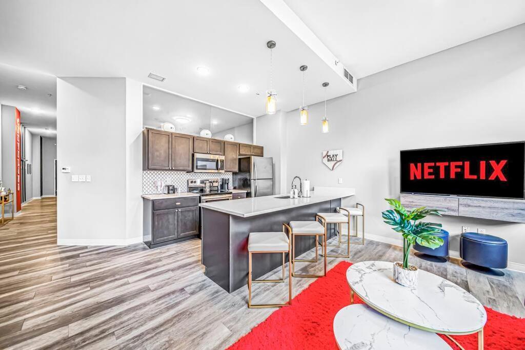 2Br Unit In The Heart Of Dt With View Of Playhouse Square, Pool & Gym Access- 305 Apartment คลีฟแลนด์ ภายนอก รูปภาพ