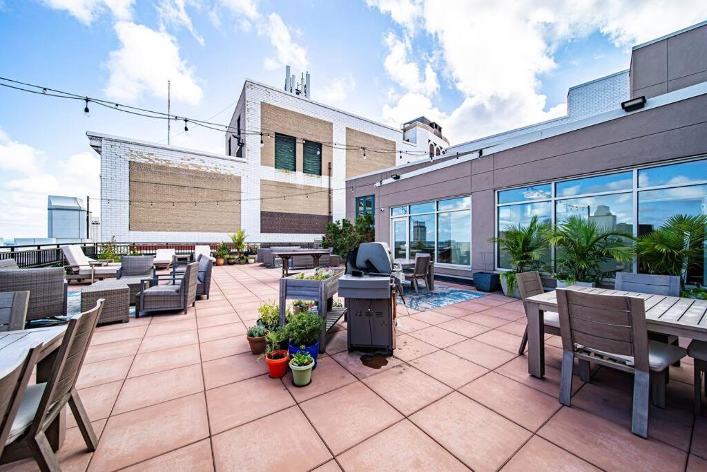 2Br Unit In The Heart Of Dt With View Of Playhouse Square, Pool & Gym Access- 305 Apartment คลีฟแลนด์ ภายนอก รูปภาพ